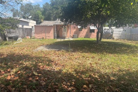 House in Hollywood, Florida 3 bedrooms, 96.62 sq.m. № 1957352 - photo 25