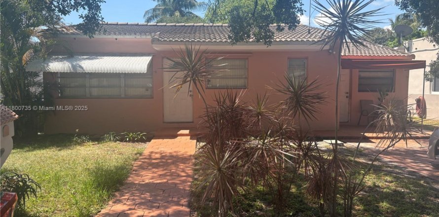 House in Hollywood, Florida 3 bedrooms, 96.62 sq.m. № 1957352