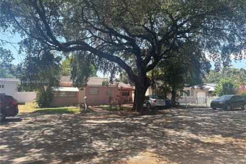 House in Hollywood, Florida 3 bedrooms, 96.62 sq.m. № 1957352 - photo 29