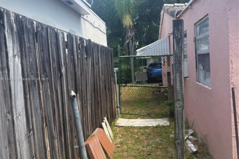 House in Hollywood, Florida 3 bedrooms, 96.62 sq.m. № 1957352 - photo 21