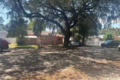 House in Hollywood, Florida 3 bedrooms, 96.62 sq.m. № 1957352 - photo 3