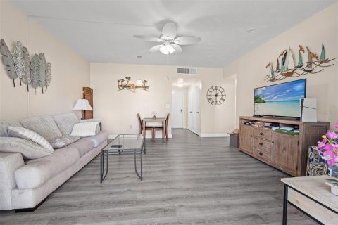 Condominio en venta en Satellite Beach, Florida, 1 dormitorio, 57.04 m2 № 2167318 - foto 6