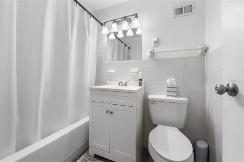 Condominio en venta en Satellite Beach, Florida, 1 dormitorio, 57.04 m2 № 2167318 - foto 12