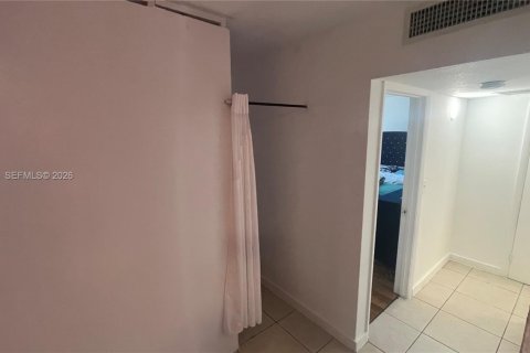 Купить кондоминиум в Норт-Майами, Флорида 1 спальня, 75.53м2, № 2045866 - фото 9