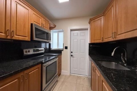 Propiedad comercial en venta en Fort Lauderdale, Florida, 217.58 m2 № 2083436 - foto 23