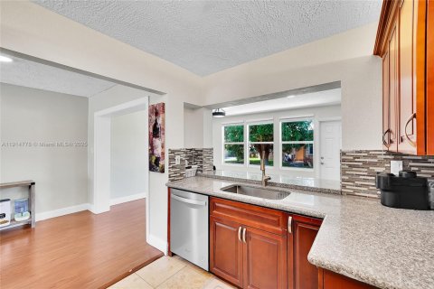 Villa ou maison à vendre à Tamarac, Floride: 3 chambres, 113.53 m2 № 2034587 - photo 10