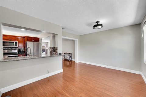 Villa ou maison à vendre à Tamarac, Floride: 3 chambres, 113.53 m2 № 2034587 - photo 14