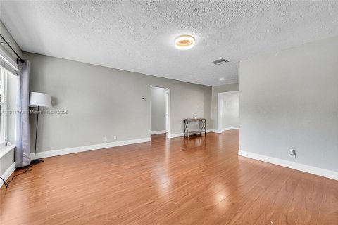 Villa ou maison à vendre à Tamarac, Floride: 3 chambres, 113.53 m2 № 2034587 - photo 2