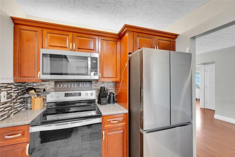 Villa ou maison à vendre à Tamarac, Floride: 3 chambres, 113.53 m2 № 2034587 - photo 11