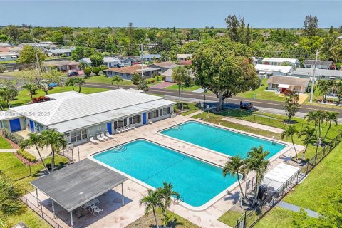 Villa ou maison à vendre à Tamarac, Floride: 3 chambres, 113.53 m2 № 2034587 - photo 30