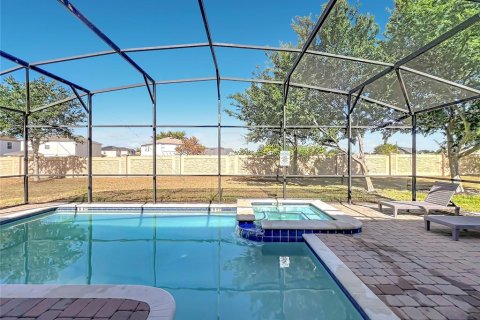 Casa en venta en Davenport, Florida, 8 dormitorios, 363.15 m2 № 2234596 - foto 28