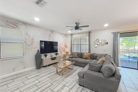 Casa en venta en Davenport, Florida, 8 dormitorios, 363.15 m2 № 2234596 - foto 17