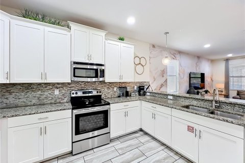 Casa en venta en Davenport, Florida, 8 dormitorios, 363.15 m2 № 2234596 - foto 15