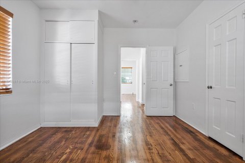 Casa en alquiler en Surfside, Florida, 3 dormitorios, 136.1 m2 № 1957549 - foto 24