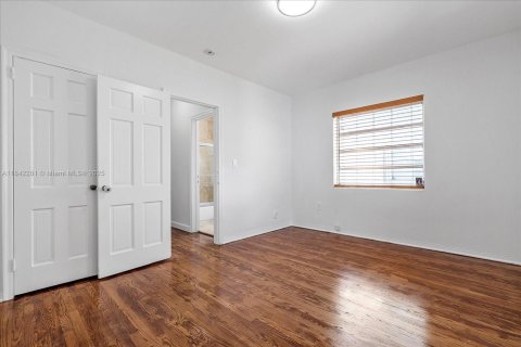 Casa en alquiler en Surfside, Florida, 3 dormitorios, 136.1 m2 № 1957549 - foto 17