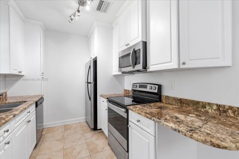 Casa en alquiler en Surfside, Florida, 3 dormitorios, 136.1 m2 № 1957549 - foto 8