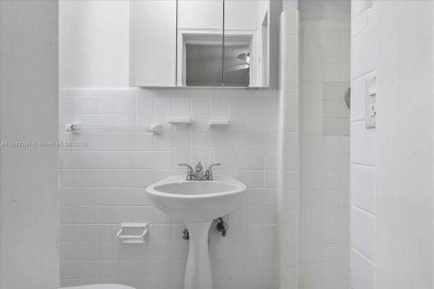 Casa en alquiler en Surfside, Florida, 3 dormitorios, 136.1 m2 № 1957549 - foto 14