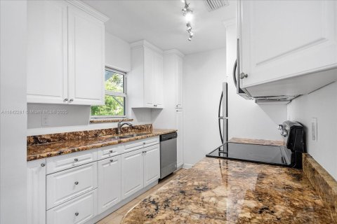 Casa en alquiler en Surfside, Florida, 3 dormitorios, 136.1 m2 № 1957549 - foto 7