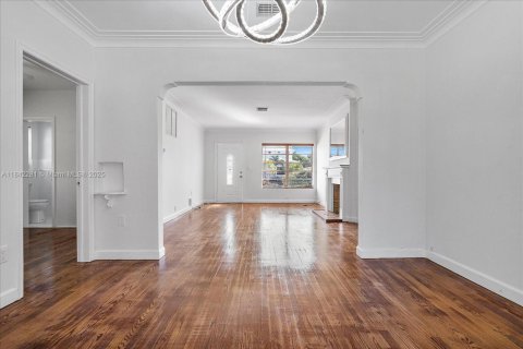 Casa en alquiler en Surfside, Florida, 3 dormitorios, 136.1 m2 № 1957549 - foto 13