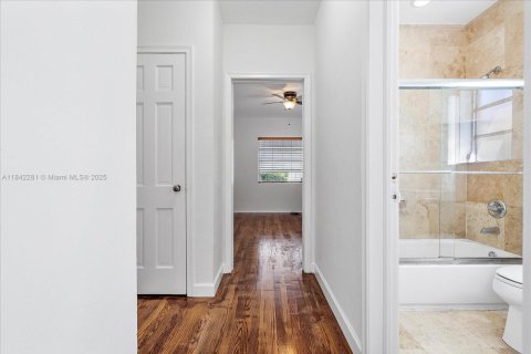 Casa en alquiler en Surfside, Florida, 3 dormitorios, 136.1 m2 № 1957549 - foto 20