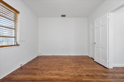 Casa en alquiler en Surfside, Florida, 3 dormitorios, 136.1 m2 № 1957549 - foto 19