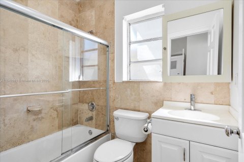 Casa en alquiler en Surfside, Florida, 3 dormitorios, 136.1 m2 № 1957549 - foto 21