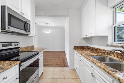 Casa en alquiler en Surfside, Florida, 3 dormitorios, 136.1 m2 № 1957549 - foto 9