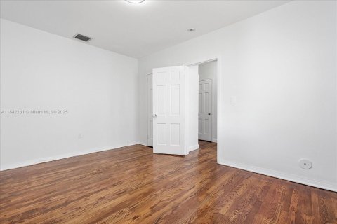 Casa en alquiler en Surfside, Florida, 3 dormitorios, 136.1 m2 № 1957549 - foto 16