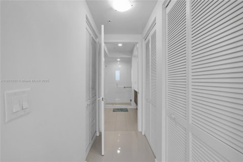 Купить кондоминиум в Дорал, Флорида 3 спальни, 124.4м2, № 1807743 - фото 19