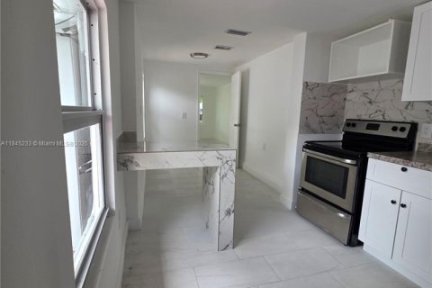 Villa ou maison à vendre à Hollywood, Floride: 3 chambres, 95.88 m2 № 1841091 - photo 14