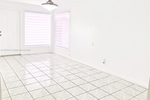 Villa ou maison à vendre à Hollywood, Floride: 3 chambres, 95.88 m2 № 1841091 - photo 8
