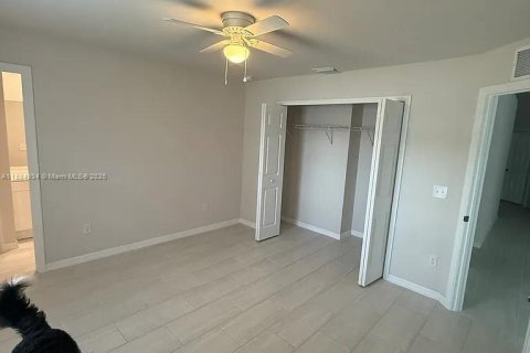 Villa ou maison à louer à Cape Coral, Floride: 3 chambres № 1930402 - photo 11