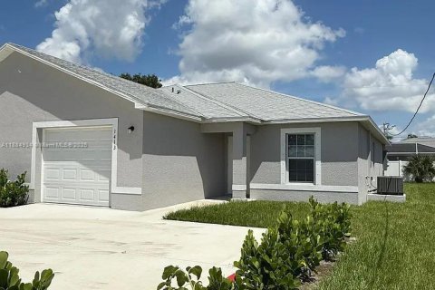 Villa ou maison à louer à Cape Coral, Floride: 3 chambres № 1930402 - photo 1