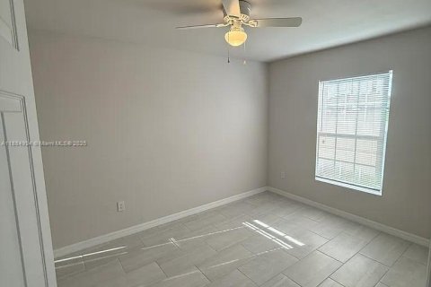 Villa ou maison à louer à Cape Coral, Floride: 3 chambres № 1930402 - photo 7