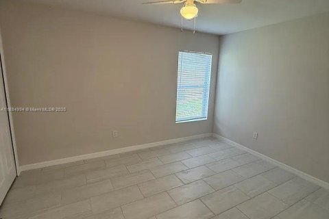 Villa ou maison à louer à Cape Coral, Floride: 3 chambres № 1930402 - photo 9