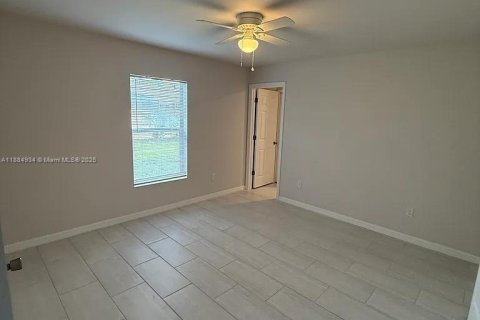 Villa ou maison à louer à Cape Coral, Floride: 3 chambres № 1930402 - photo 2