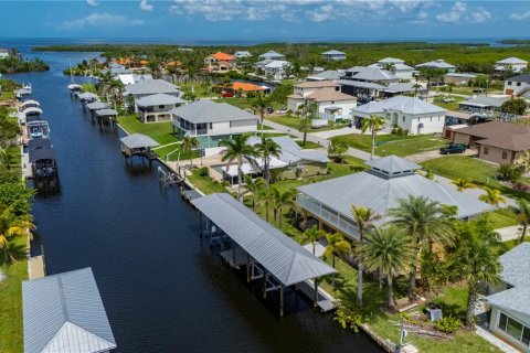 House in Punta Gorda, Florida 3 bedrooms, 223.52 sq.m. № 1780924 - photo 4