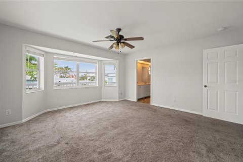 House in Punta Gorda, Florida 3 bedrooms, 223.52 sq.m. № 1780924 - photo 24