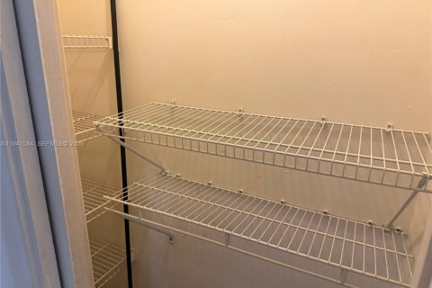 Copropriété à louer à Miami, Floride: 3 chambres, 131.92 m2 № 1998693 - photo 7