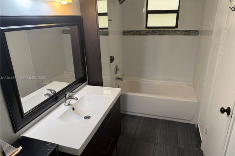 Copropriété à louer à Miami, Floride: 3 chambres, 131.92 m2 № 1998693 - photo 15