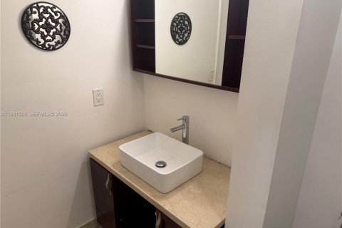 Copropriété à louer à Miami, Floride: 3 chambres, 131.92 m2 № 1998693 - photo 23