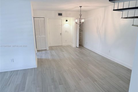 Copropriété à louer à Miami, Floride: 3 chambres, 131.92 m2 № 1998693 - photo 3
