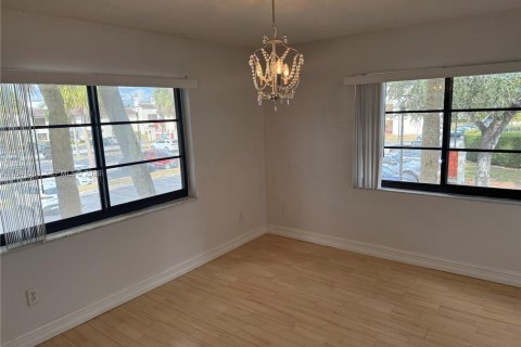 Copropriété à louer à Miami, Floride: 3 chambres, 131.92 m2 № 1998693 - photo 13