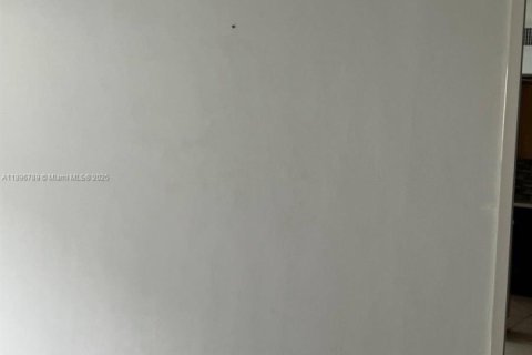 Condo in North Miami Beach, Florida, 2 bedrooms  № 2059959 - photo 7