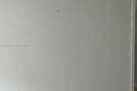 Condo in North Miami Beach, Florida, 2 bedrooms  № 2059959 - photo 25