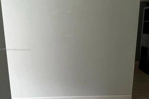 Condo in North Miami Beach, Florida, 2 bedrooms  № 2059959 - photo 26