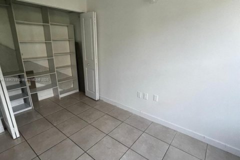 Condo in North Miami Beach, Florida, 2 bedrooms  № 2059959 - photo 24