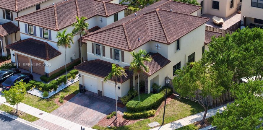 Villa ou maison à Cutler Bay, Floride 5 chambres, 270.9 m2 № 2185739