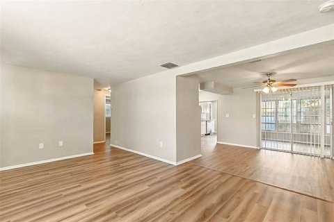 House in New Port Richey, Florida 3 bedrooms, 123.93 sq.m. № 1914101 - photo 17