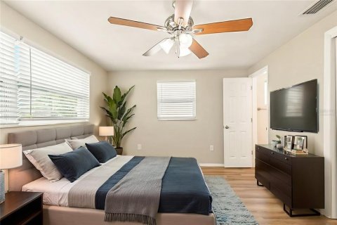 House in New Port Richey, Florida 3 bedrooms, 123.93 sq.m. № 1914101 - photo 4